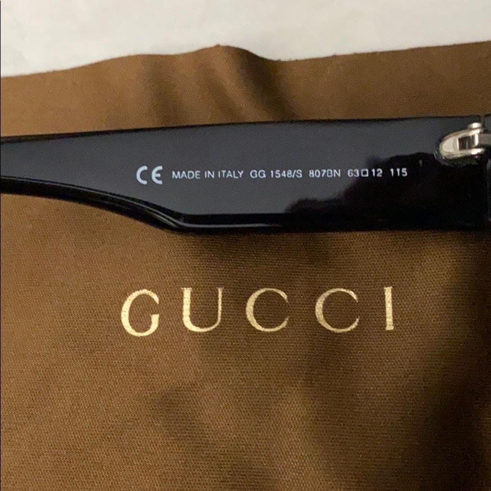 Unisex Gucci sunglasses. EUC. Like new. - Picture 3 of 3